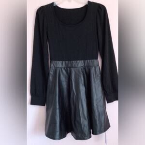 NWT Cupshe black faux leather bottom skirt size XS